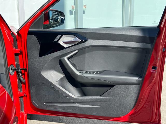 Ａ１スポーツバック ２５ＴＦＳＩ　アドバンスド　コンビニエンス＆アシスタンスパッケージナビゲーションパッケージスマートフォンインターフェイス　コントラストルーフワイヤレスチャージングＡｕｄｉ　ｃｏｎｎｅｃｔ　アダプティブクルーズコントロール（47枚目）