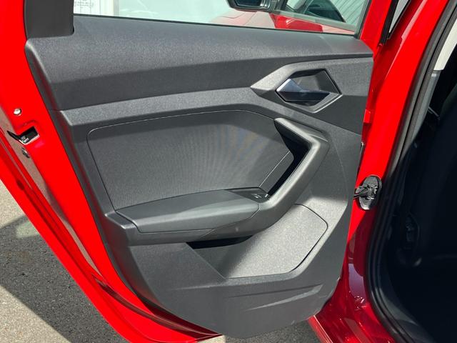 Ａ１スポーツバック ２５ＴＦＳＩ　アドバンスド　コンビニエンス＆アシスタンスパッケージナビゲーションパッケージスマートフォンインターフェイス　コントラストルーフワイヤレスチャージングＡｕｄｉ　ｃｏｎｎｅｃｔ　アダプティブクルーズコントロール（50枚目）