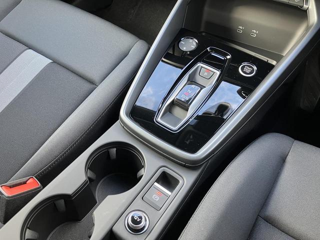 Ａ３ スポーツバック３０ＴＦＳＩアドバンスド　コンビニエンス＆アシスタンスパッケージライト　ナビゲーションパッケージ　３ゾーンオートマチックエアコンディショナー：ＭＭＩナビゲーションシステム　アシスタンスパッケージ（18枚目）