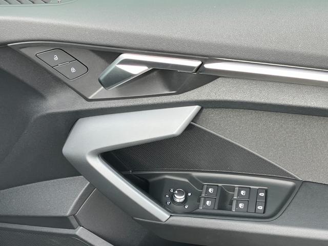 Ａ３ スポーツバック３０ＴＦＳＩアドバンスド　コンビニエンス＆アシスタンスパッケージライト　ナビゲーションパッケージ　３ゾーンオートマチックエアコンディショナー：ＭＭＩナビゲーションシステム　アシスタンスパッケージ（26枚目）