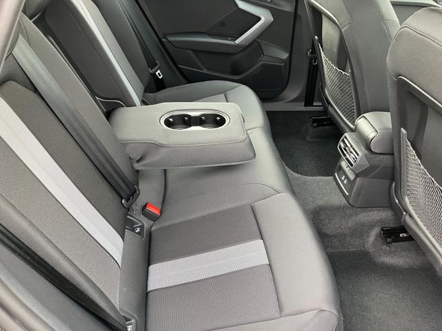 Ａ３ スポーツバック３０ＴＦＳＩアドバンスド　コンビニエンス＆アシスタンスパッケージライト　ナビゲーションパッケージ　３ゾーンオートマチックエアコンディショナー：ＭＭＩナビゲーションシステム　アシスタンスパッケージ（55枚目）