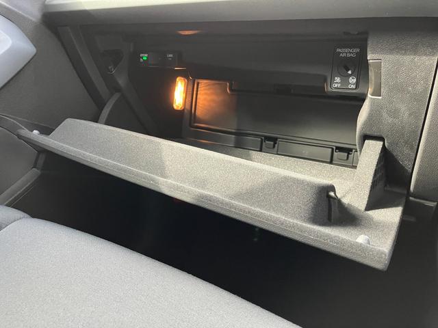 Ａ３ スポーツバック３０ＴＦＳＩアドバンスド　コンビニエンス＆アシスタンスパッケージライト　ナビゲーションパッケージ　３ゾーンオートマチックエアコンディショナー：ＭＭＩナビゲーションシステム　アシスタンスパッケージ（56枚目）