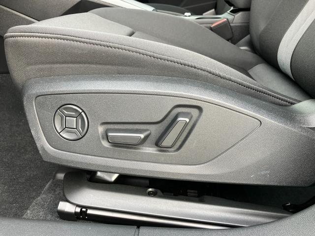 Ａ３ スポーツバック３０ＴＦＳＩアドバンスド　コンビニエンス＆アシスタンスパッケージライト　ナビゲーションパッケージ　３ゾーンオートマチックエアコンディショナー：ＭＭＩナビゲーションシステム　アシスタンスパッケージ（70枚目）