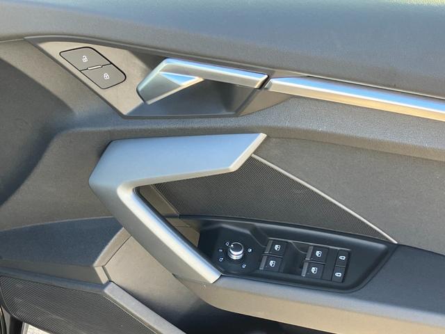 �ׂ����ӏ��⏬�������Ȃǎʐ^�ɎB���đ���܂��̂ŉ����Ȃ����\���t�����������B