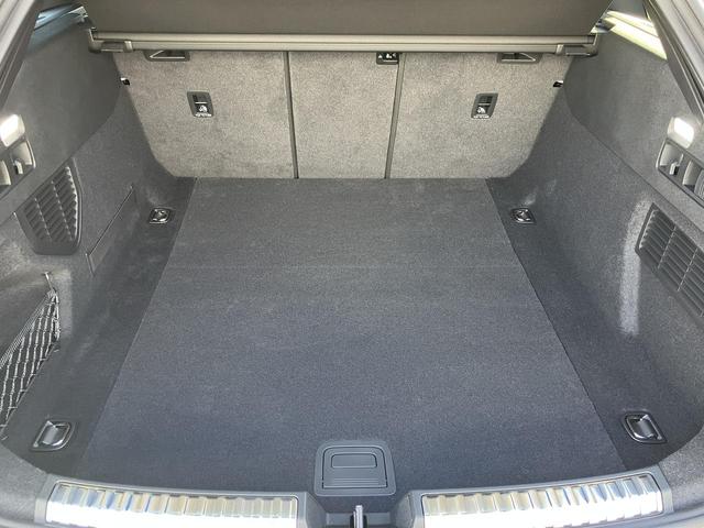 Ａ５アバント ＴＦＳＩクワトロ　１５０ｋＷ　Ｓ　ｌｉｎｅパッケージライティングパッケージ　Ｓスポーツサスペンションデコラティブパネル　マットブラッシュトアルミニウム　リニアエンボス　アンスラサイトパーシャルレザーインテリア　Ｓ　ブラック（10枚目）