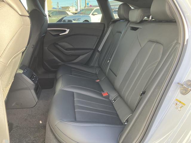 Ａ５アバント ＴＦＳＩクワトロ　１５０ｋＷ　Ｓ　ｌｉｎｅパッケージライティングパッケージ　Ｓスポーツサスペンションデコラティブパネル　マットブラッシュトアルミニウム　リニアエンボス　アンスラサイトパーシャルレザーインテリア　Ｓ　ブラック（14枚目）