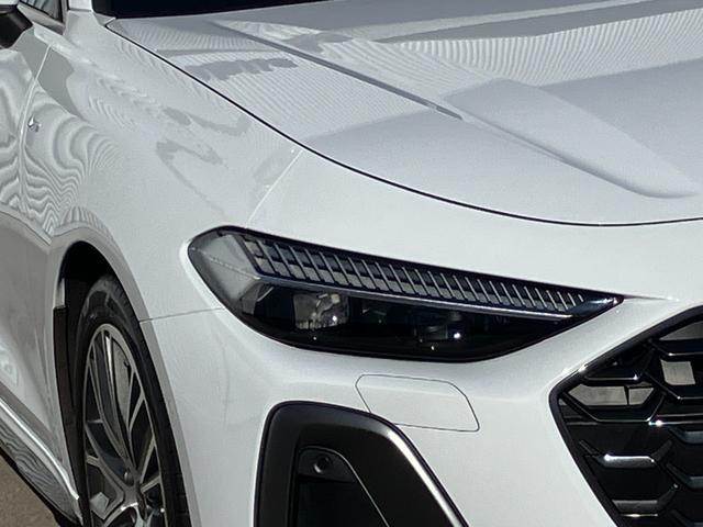 Ａ５アバント ＴＦＳＩクワトロ　１５０ｋＷ　Ｓ　ｌｉｎｅパッケージライティングパッケージ　Ｓスポーツサスペンションデコラティブパネル　マットブラッシュトアルミニウム　リニアエンボス　アンスラサイトパーシャルレザーインテリア　Ｓ　ブラック（21枚目）