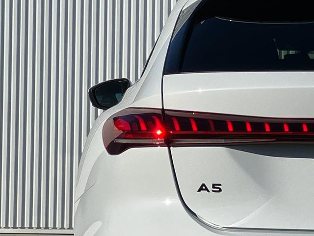 Ａ５アバント ＴＦＳＩクワトロ　１５０ｋＷ　Ｓ　ｌｉｎｅパッケージライティングパッケージ　Ｓスポーツサスペンションデコラティブパネル　マットブラッシュトアルミニウム　リニアエンボス　アンスラサイトパーシャルレザーインテリア　Ｓ　ブラック（33枚目）