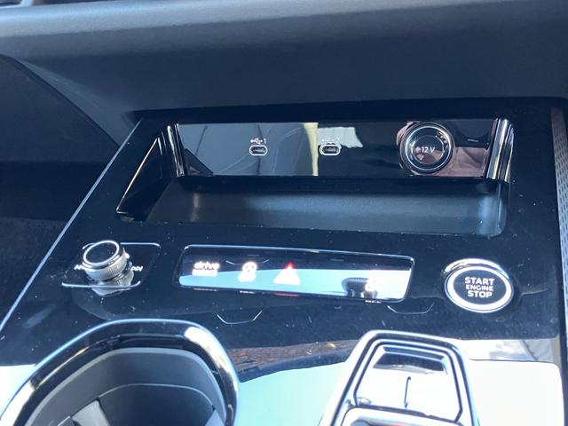 Ａ５アバント ＴＦＳＩクワトロ　１５０ｋＷ　Ｓ　ｌｉｎｅパッケージライティングパッケージ　Ｓスポーツサスペンションデコラティブパネル　マットブラッシュトアルミニウム　リニアエンボス　アンスラサイトパーシャルレザーインテリア　Ｓ　ブラック（44枚目）