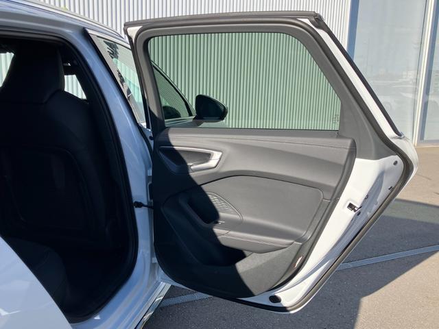 Ａ５アバント ＴＦＳＩクワトロ　１５０ｋＷ　Ｓ　ｌｉｎｅパッケージライティングパッケージ　Ｓスポーツサスペンションデコラティブパネル　マットブラッシュトアルミニウム　リニアエンボス　アンスラサイトパーシャルレザーインテリア　Ｓ　ブラック（56枚目）