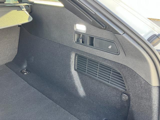 Ａ５アバント ＴＦＳＩクワトロ　１５０ｋＷ　Ｓ　ｌｉｎｅパッケージライティングパッケージ　Ｓスポーツサスペンションデコラティブパネル　マットブラッシュトアルミニウム　リニアエンボス　アンスラサイトパーシャルレザーインテリア　Ｓ　ブラック（72枚目）