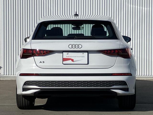 �`���������l����^�C�����X�ȃf�U�C���Ƃ́A�����N�����o�Ă����������͓I�ł��葱����B����͂܂�A�V���v���ȃf�U�C���ł���Ƃ`�������͍l���Ă��܂��B