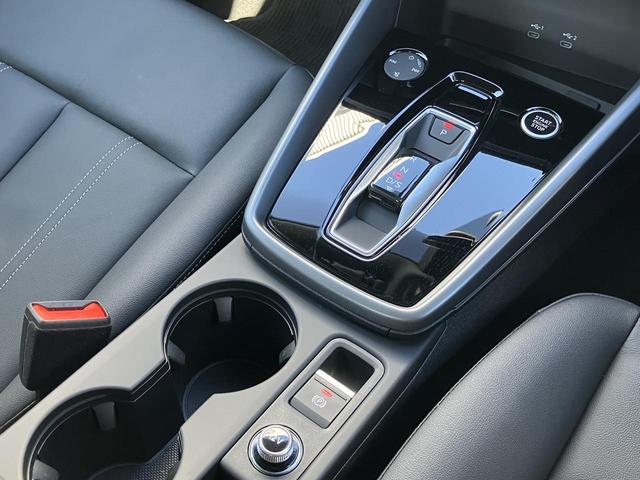 �C���e���A�̓u���b�N����Ƃ��������ɂȂ��Ă���܂��B�O���̗��Ȃ��h�C�c�Ԃ炵�������ł��B