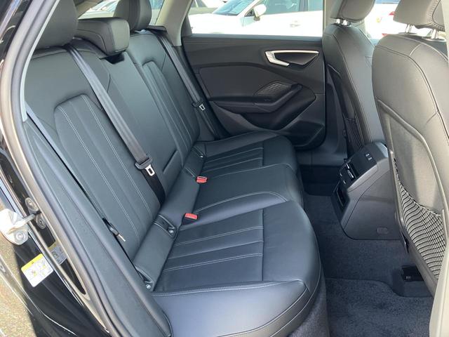 Ａ５アバント ＴＦＳＩ　１１０ｋＷ　ａｄｖａｎｃｅｄ　パッケージ　ＭＭＩ　パッセンジャーディスプレイ　　デコラティブパネル　チェスナット　ナチュラルグレー　パーシャルレザーインテリア　ブラック　ａｄｖａｎｃｅｄエクステリア（12枚目）