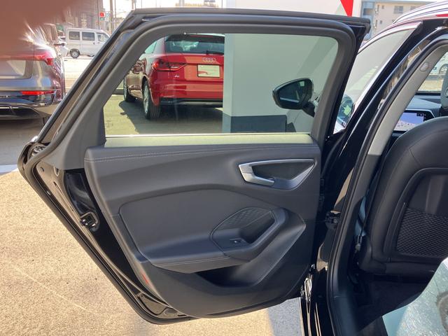 Ａ５アバント ＴＦＳＩ　１１０ｋＷ　ａｄｖａｎｃｅｄ　パッケージ　ＭＭＩ　パッセンジャーディスプレイ　　デコラティブパネル　チェスナット　ナチュラルグレー　パーシャルレザーインテリア　ブラック　ａｄｖａｎｃｅｄエクステリア（51枚目）