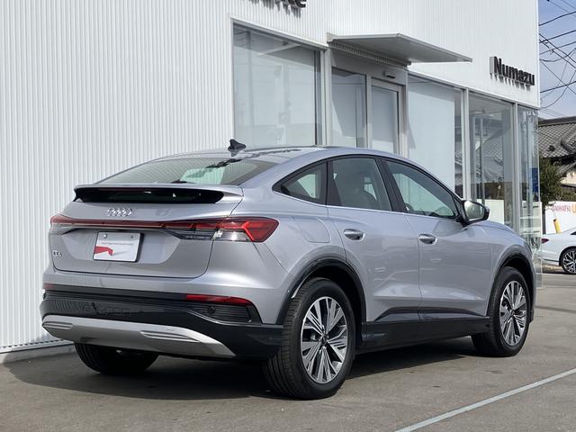 ����ɗ�����邱�ƂȂ��A���̎�����F�򂹂邱�Ƃ̂Ȃ����X�����������A�����N�����o�Ă����������͓I�ł��葱����B���́u�^�C�����X�Ȕ������v���`�������̃f�U�C���N�w�ł��B