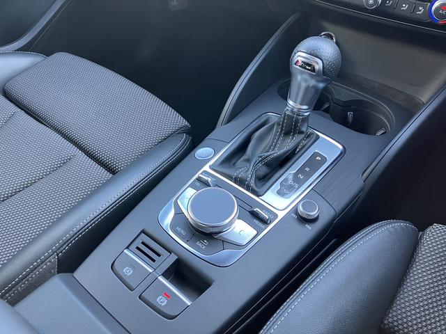 �A�E�f�B�F�蒆�ÎԂ͐V�ԓo�^����P�Q�N�ȓ��̃f�B�[���[�Ԃ��A�_���������܂��B�`��������m��s���������K�f�B�[���[�����I���������i���̎Ԃ��������͂����܂�