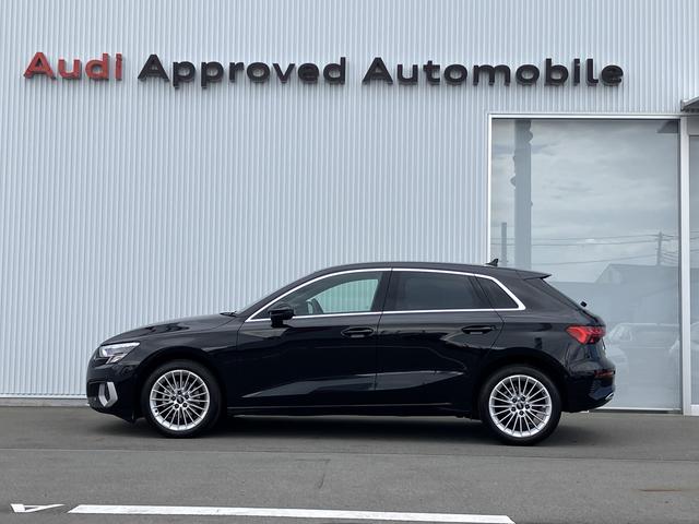 ���{�l�f�U�C�i�[�̔��Ăɂ���ĂQ�O�O�T�N����̗p����Ă���A�u�V���O���t���[���O�����v�B�ЂƖڂł`�������Ƃ킩��ے��I�ȃf�U�C���͂`�������̃u�����h�C���[�W���m�����Ă��܂��B