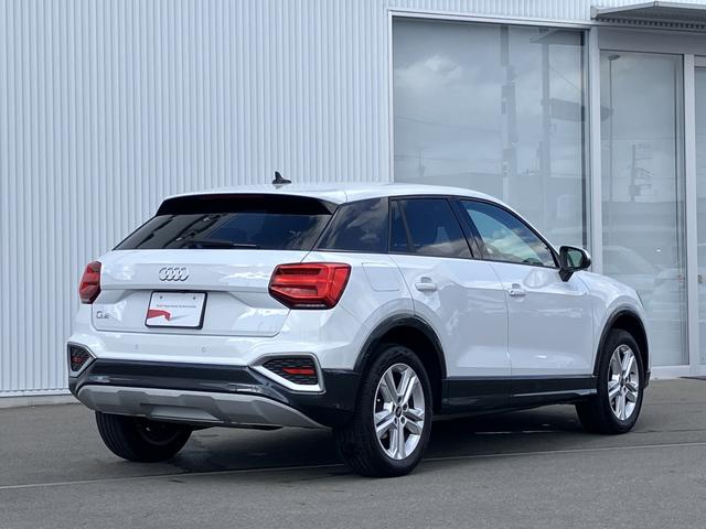 ����ɗ�����邱�ƂȂ��A���̎�����F�򂹂邱�Ƃ̂Ȃ����X�����������A�����N�����o�Ă����������͓I�ł��葱����B���́u�^�C�����X�Ȕ������v���`�������̃f�U�C���N�w�ł��B