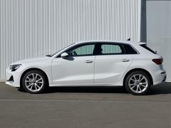 ��䥵���ɥ�����ɡ��θ����˾����ʻ��ѷ�������ߤ����֣��饤�ȥ���ӥ�פ⡢��ǽ����������ξΩ���������������ħŪ�ʥǥ�����Ǥ��� 3