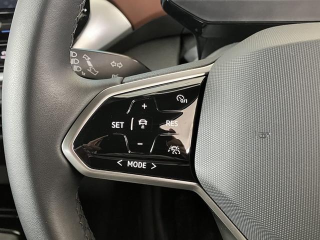 ＩＤ．４ プロ　認定中古車　ＥＴＣ　Ｂカメラ　アダクディブクルーズ　衝突軽減ブレーキ　ブラインドスポットモニター　リアトラフィックアラート　パワーテールゲート　シートヒーター（18枚目）