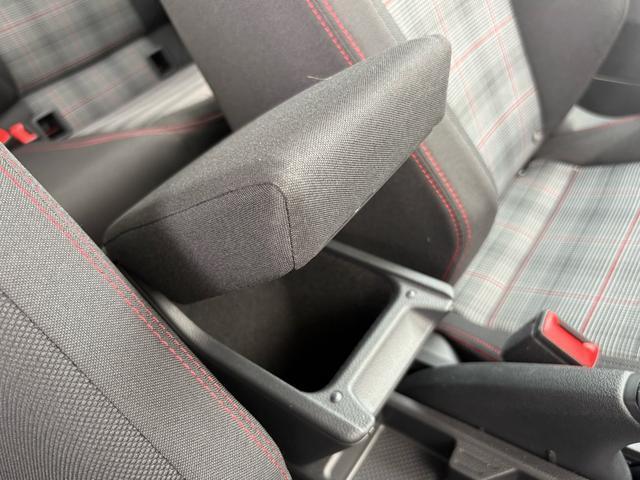 ポロＧＴＩ ベースグレード　スポーツセレクトＰＫＧ　ＬＥＤマトリックスヘッドライト　１８インチＡＷ　ＡＣＣ　トラベルアシスト　デジタルメーター　Ａｐｐ－Ｃｏｎｎｅｃｔ　ワイヤレスチャージ　ブラインドスポット　レーンキープアシスト（37枚目）