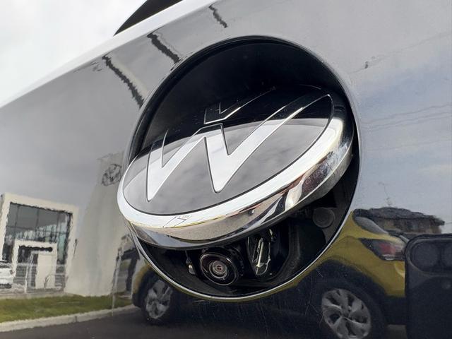 ポロ ＴＳＩ　Ｒライン　ＬＥＤマトリックスヘッドライト　トラベルアシスト　デジタルメーター　ＡＣＣ　レーンアシスト　パーキングセンサー　後方死角検知機能　Ａｐｐ－Ｃｏｎｎｅｃｔ　バックカメラ　ワイヤレスチャージ　認定中古車（17枚目）