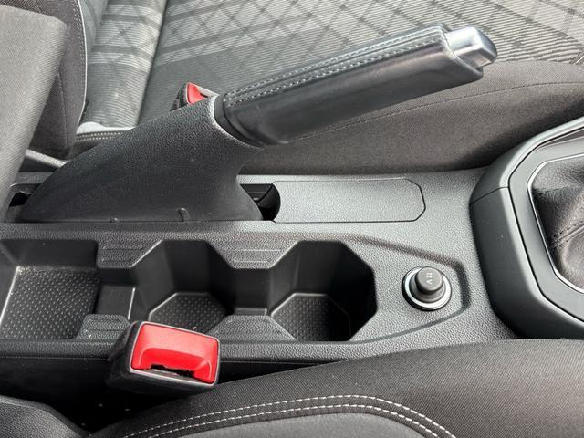 ポロ ＴＳＩ　Ｒライン　ＬＥＤマトリックスヘッドライト　トラベルアシスト　デジタルメーター　ＡＣＣ　レーンアシスト　パーキングセンサー　後方死角検知機能　Ａｐｐ－Ｃｏｎｎｅｃｔ　バックカメラ　ワイヤレスチャージ　認定中古車（37枚目）