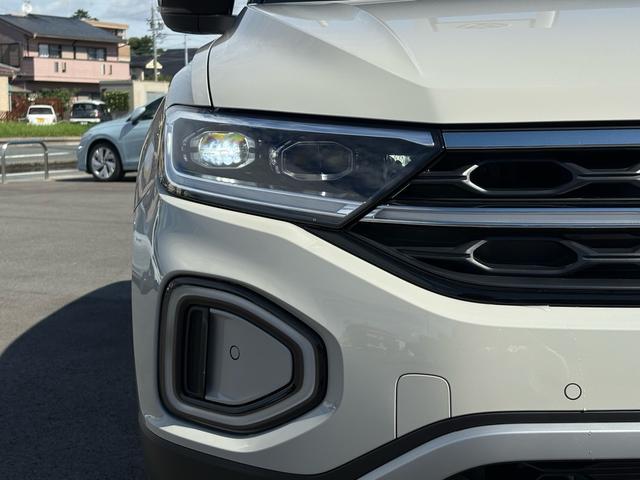 Ｔ－ロック ＴＤＩ　４モーション　ブラックスタイル　登録済未使用車　アスコットグレー　ＩＱライト　ＡＣＣ　トラベルアシスト　デジタルメーター　Ａｐｐ－Ｃｏｎｎｅｃｔ　ワイヤレスチャージ　電動リヤゲート　障害物センサー　ブラインドスポット　新車保証継承（14枚目）