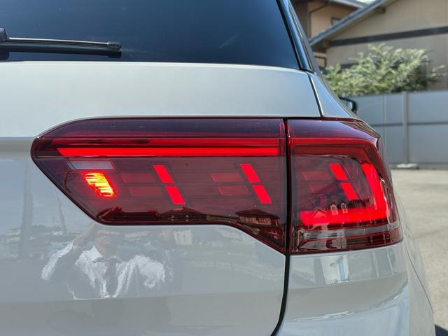 Ｔ－ロック ＴＤＩ　４モーション　ブラックスタイル　登録済未使用車　アスコットグレー　ＩＱライト　ＡＣＣ　トラベルアシスト　デジタルメーター　Ａｐｐ－Ｃｏｎｎｅｃｔ　ワイヤレスチャージ　電動リヤゲート　障害物センサー　ブラインドスポット　新車保証継承（15枚目）