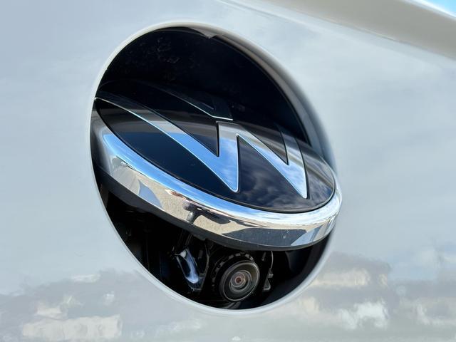 Ｔ－ロック ＴＤＩ　４モーション　ブラックスタイル　登録済未使用車　アスコットグレー　ＩＱライト　ＡＣＣ　トラベルアシスト　デジタルメーター　Ａｐｐ－Ｃｏｎｎｅｃｔ　ワイヤレスチャージ　電動リヤゲート　障害物センサー　ブラインドスポット　新車保証継承（16枚目）