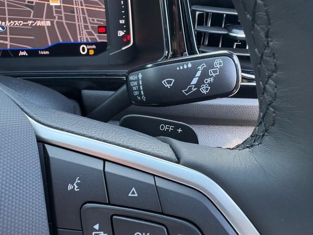 Ｔ－ロック ＴＤＩ　４モーション　ブラックスタイル　登録済未使用車　アスコットグレー　ＩＱライト　ＡＣＣ　トラベルアシスト　デジタルメーター　Ａｐｐ－Ｃｏｎｎｅｃｔ　ワイヤレスチャージ　電動リヤゲート　障害物センサー　ブラインドスポット　新車保証継承（30枚目）