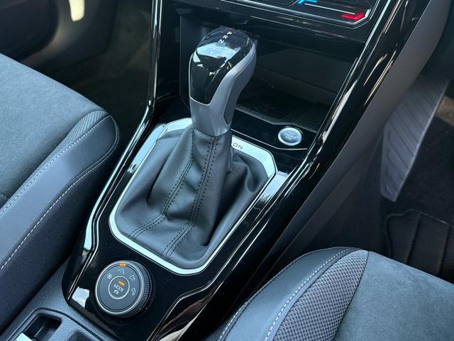 Ｔ－ロック ＴＤＩ　４モーション　ブラックスタイル　登録済未使用車　アスコットグレー　ＩＱライト　ＡＣＣ　トラベルアシスト　デジタルメーター　Ａｐｐ－Ｃｏｎｎｅｃｔ　ワイヤレスチャージ　電動リヤゲート　障害物センサー　ブラインドスポット　新車保証継承（37枚目）