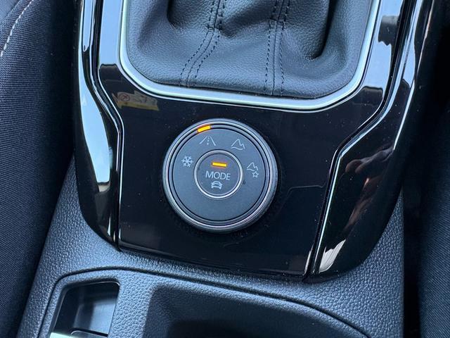 Ｔ－ロック ＴＤＩ　４モーション　ブラックスタイル　登録済未使用車　アスコットグレー　ＩＱライト　ＡＣＣ　トラベルアシスト　デジタルメーター　Ａｐｐ－Ｃｏｎｎｅｃｔ　ワイヤレスチャージ　電動リヤゲート　障害物センサー　ブラインドスポット　新車保証継承（38枚目）