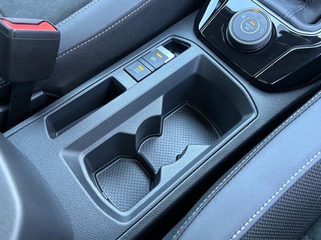 Ｔ－ロック ＴＤＩ　４モーション　ブラックスタイル　登録済未使用車　アスコットグレー　ＩＱライト　ＡＣＣ　トラベルアシスト　デジタルメーター　Ａｐｐ－Ｃｏｎｎｅｃｔ　ワイヤレスチャージ　電動リヤゲート　障害物センサー　ブラインドスポット　新車保証継承（39枚目）