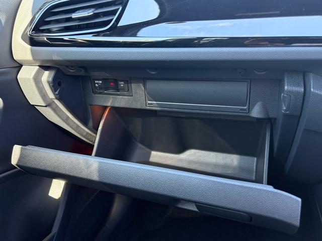 Ｔ－ロック ＴＤＩ　４モーション　ブラックスタイル　登録済未使用車　アスコットグレー　ＩＱライト　ＡＣＣ　トラベルアシスト　デジタルメーター　Ａｐｐ－Ｃｏｎｎｅｃｔ　ワイヤレスチャージ　電動リヤゲート　障害物センサー　ブラインドスポット　新車保証継承（41枚目）