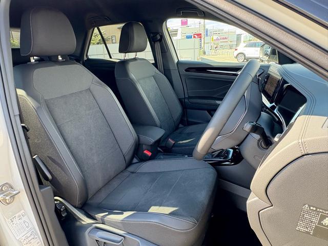 Ｔ－ロック ＴＤＩ　４モーション　ブラックスタイル　登録済未使用車　アスコットグレー　ＩＱライト　ＡＣＣ　トラベルアシスト　デジタルメーター　Ａｐｐ－Ｃｏｎｎｅｃｔ　ワイヤレスチャージ　電動リヤゲート　障害物センサー　ブラインドスポット　新車保証継承（43枚目）