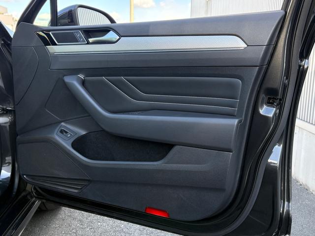 �t�����g�h�A�g�����B�h�A�|�P�b�g�ɂ̓y�b�g�{�g�����u����X�y�[�X���m�ۂ���Ă��܂��B