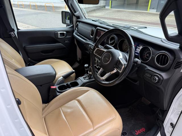 ジープ・ラングラーアンリミテッド サハラ アンリミテッドサハラ3.6L4WD AppleCarPlay対応 ベージュレザー スペアキー有 シートヒーター アダプティブクルーズコントロール 純正アルミホイール18インチ ETC2.0 ドラレコ(14枚目)