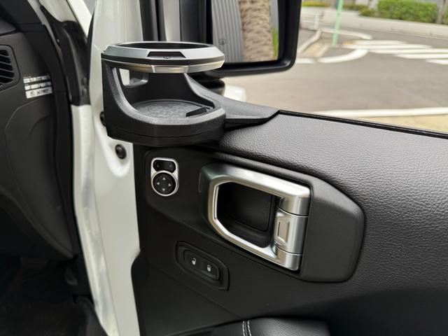 ジープ・ラングラーアンリミテッド サハラ アンリミテッドサハラ3.6L4WD AppleCarPlay対応 ベージュレザー スペアキー有 シートヒーター アダプティブクルーズコントロール 純正アルミホイール18インチ ETC2.0 ドラレコ(16枚目)