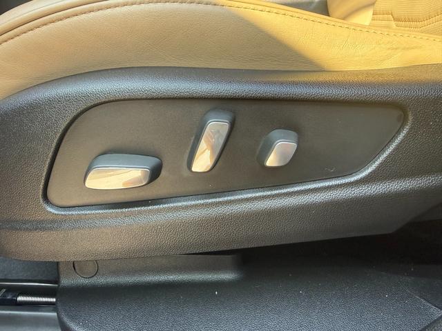 キャデラックXT5クロスオーバー プラチナム サンルーフ ベージュセミアニリンレザーシート ワンオーナー Apple Car Play対応 BOSEサラウンドサウンド デジタルインナーミラー ドライブレコーダー ETC(16枚目)