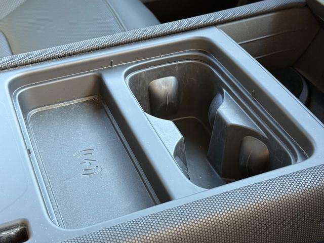 ディフェンダー 　７５台限定　グラスミアグリーンエクステリアカラー（メタリックペイント）　　ステアリングホイール　（ヒーター付）　７５周年グラフィック（テールゲート・クロスカービームエンドキャップ）（26枚目）