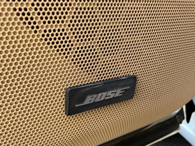 キャデラックＤＴＳ ４．６Ｌ　４．６ＬノーススターＶ型８気筒　ＢＯＳＥプレミアムサウンド　ニュアンスレザー　パワーシート　純正クローム・アルミホイール（１８インチ）前後席シートヒーター（20枚目）