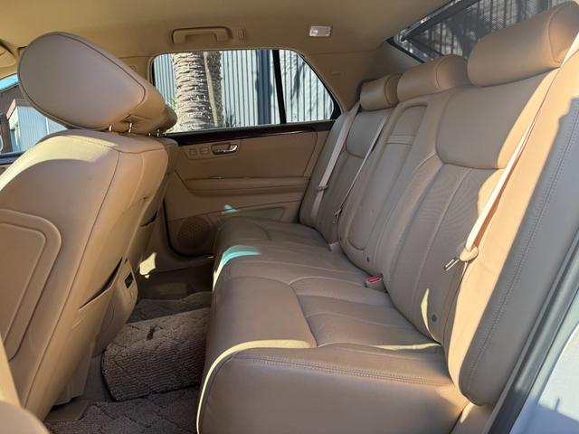 キャデラックＤＴＳ ４．６Ｌ　４．６ＬノーススターＶ型８気筒　ＢＯＳＥプレミアムサウンド　ニュアンスレザー　パワーシート　純正クローム・アルミホイール（１８インチ）前後席シートヒーター（32枚目）