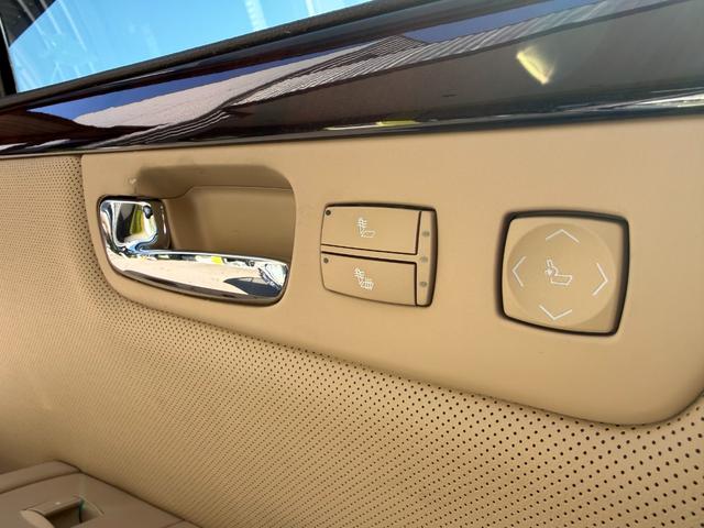 キャデラックＤＴＳ ４．６Ｌ　４．６ＬノーススターＶ型８気筒　ＢＯＳＥプレミアムサウンド　ニュアンスレザー　パワーシート　純正クローム・アルミホイール（１８インチ）前後席シートヒーター（33枚目）