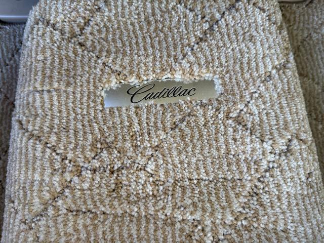 キャデラックＤＴＳ ４．６Ｌ　４．６ＬノーススターＶ型８気筒　ＢＯＳＥプレミアムサウンド　ニュアンスレザー　パワーシート　純正クローム・アルミホイール（１８インチ）前後席シートヒーター（34枚目）