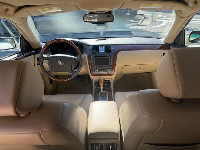 キャデラックＤＴＳ ４．６Ｌ　４．６ＬノーススターＶ型８気筒　ＢＯＳＥプレミアムサウンド　ニュアンスレザー　パワーシート　純正クローム・アルミホイール（１８インチ）前後席シートヒーター（36枚目）