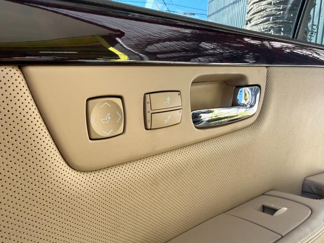 キャデラックＤＴＳ ４．６Ｌ　４．６ＬノーススターＶ型８気筒　ＢＯＳＥプレミアムサウンド　ニュアンスレザー　パワーシート　純正クローム・アルミホイール（１８インチ）前後席シートヒーター（39枚目）