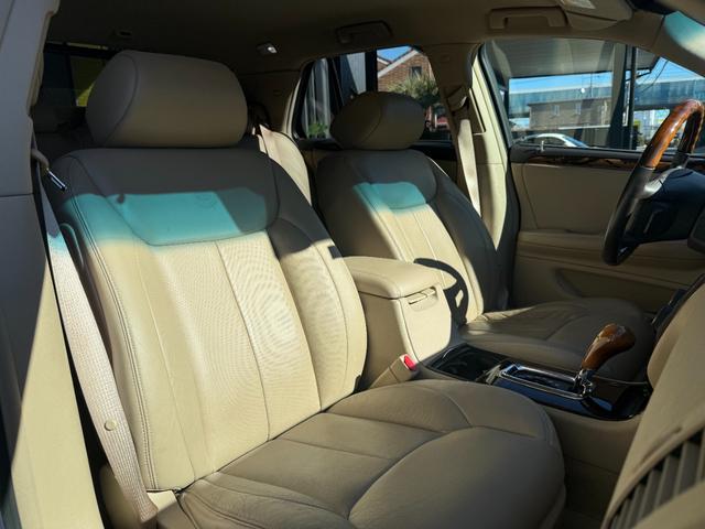 キャデラックＤＴＳ ４．６Ｌ　４．６ＬノーススターＶ型８気筒　ＢＯＳＥプレミアムサウンド　ニュアンスレザー　パワーシート　純正クローム・アルミホイール（１８インチ）前後席シートヒーター（41枚目）