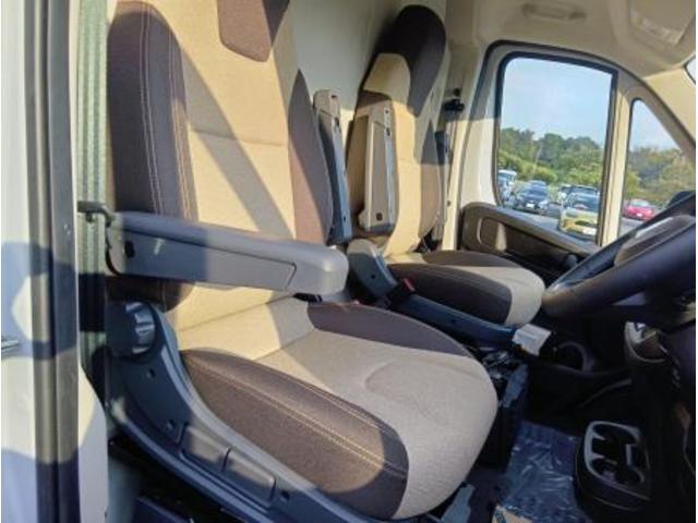 デュカト 　新車　正規ディーラー車　全長５４１ｃｍ　全幅２１０ｃｍ　全高２５２ｃｍ２．２Ｌディーゼルターボエンジン　トルクコンバーター式９速ＡＴ　国内純正ナビ　ＥＴＣ２．０　カープレイ搭載（32枚目）